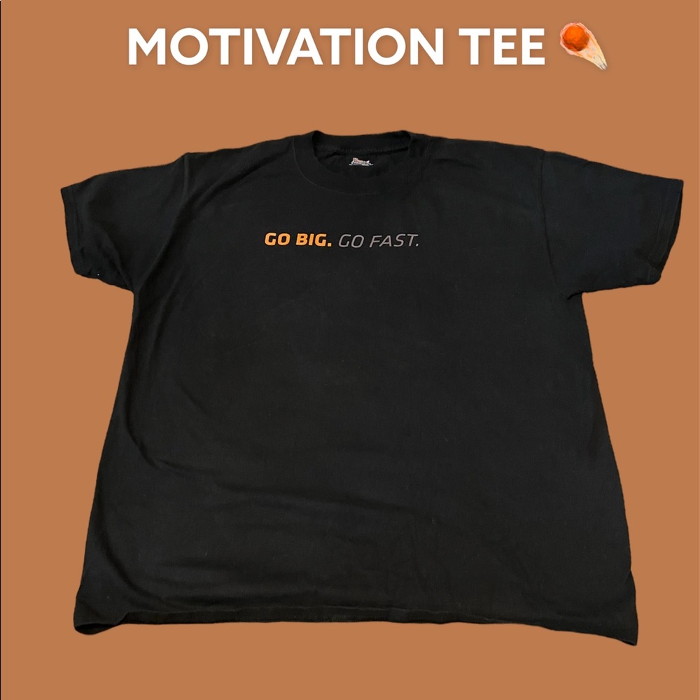 GRAPHIC TEE